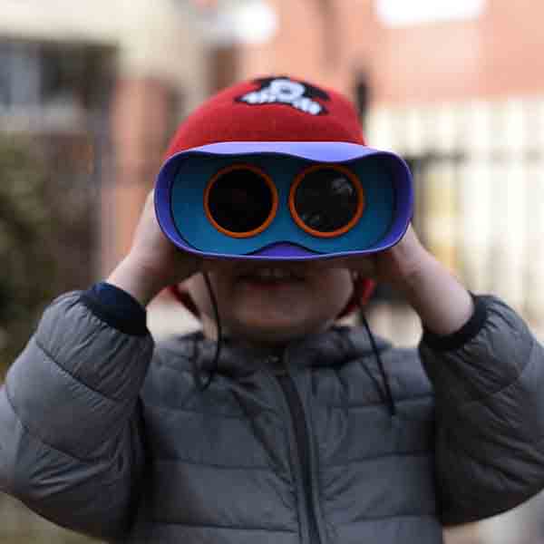 toddler-using-binoculars-600x600